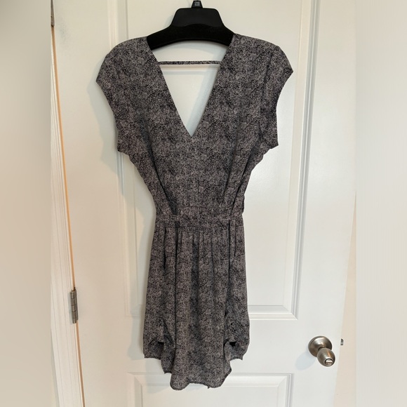 Daniel Rainn sleeveless v neck dress with tie waist - Picture 2 of 5